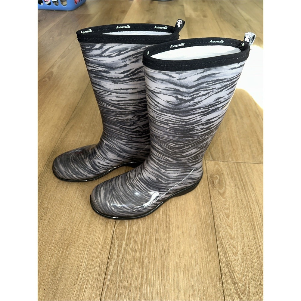 Kamik‎ Women's Size 6 Knee High Rainboots Black/White Animal Print NWOT